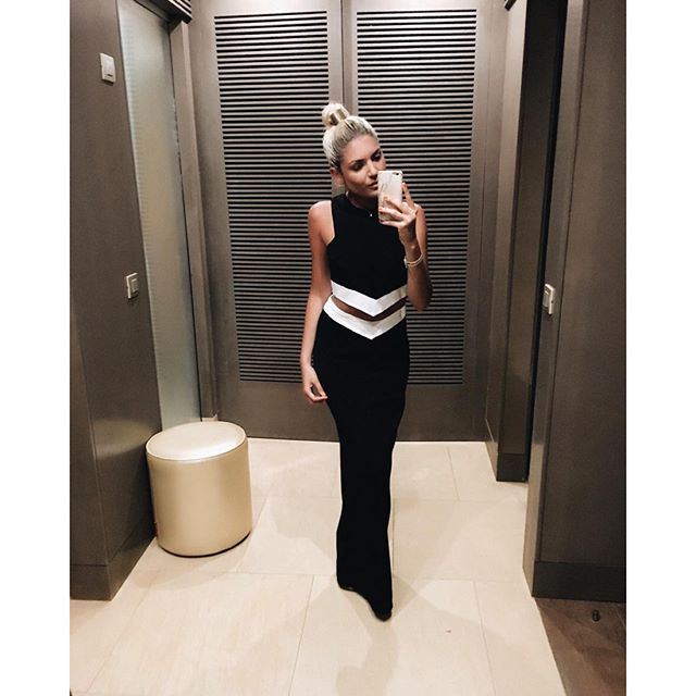 Black & white with a touch of gold ✨ 🐼 @8thstory