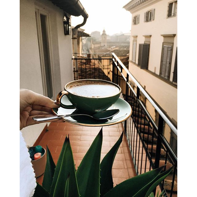 Missing the delicious Florence cappuccinos on our cute terrace ☕️ 🌵 { more photos on my blog from Florence }
